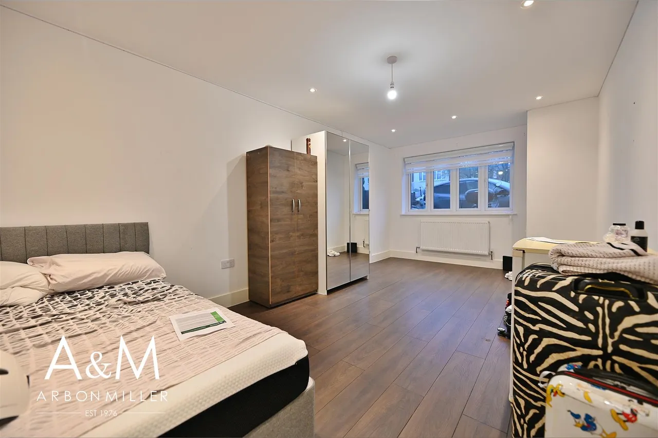 New North Road, Hainault, Essex, Ilford, IG63DY, photo 6
