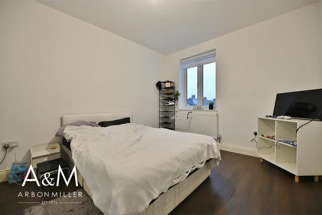 New North Road, Hainault, Essex, Ilford, IG63DY, photo 14