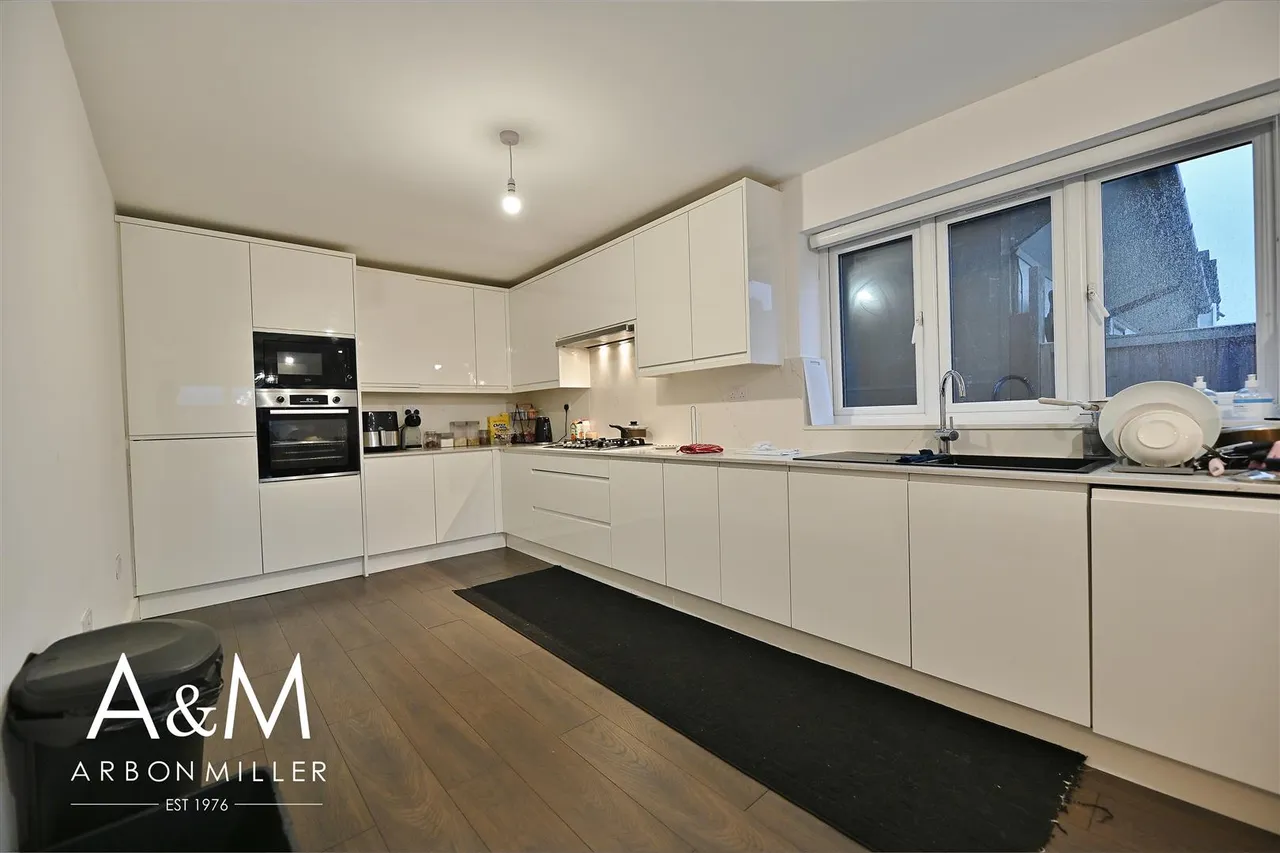 New North Road, Hainault, Essex, Ilford, IG63DY, photo 9