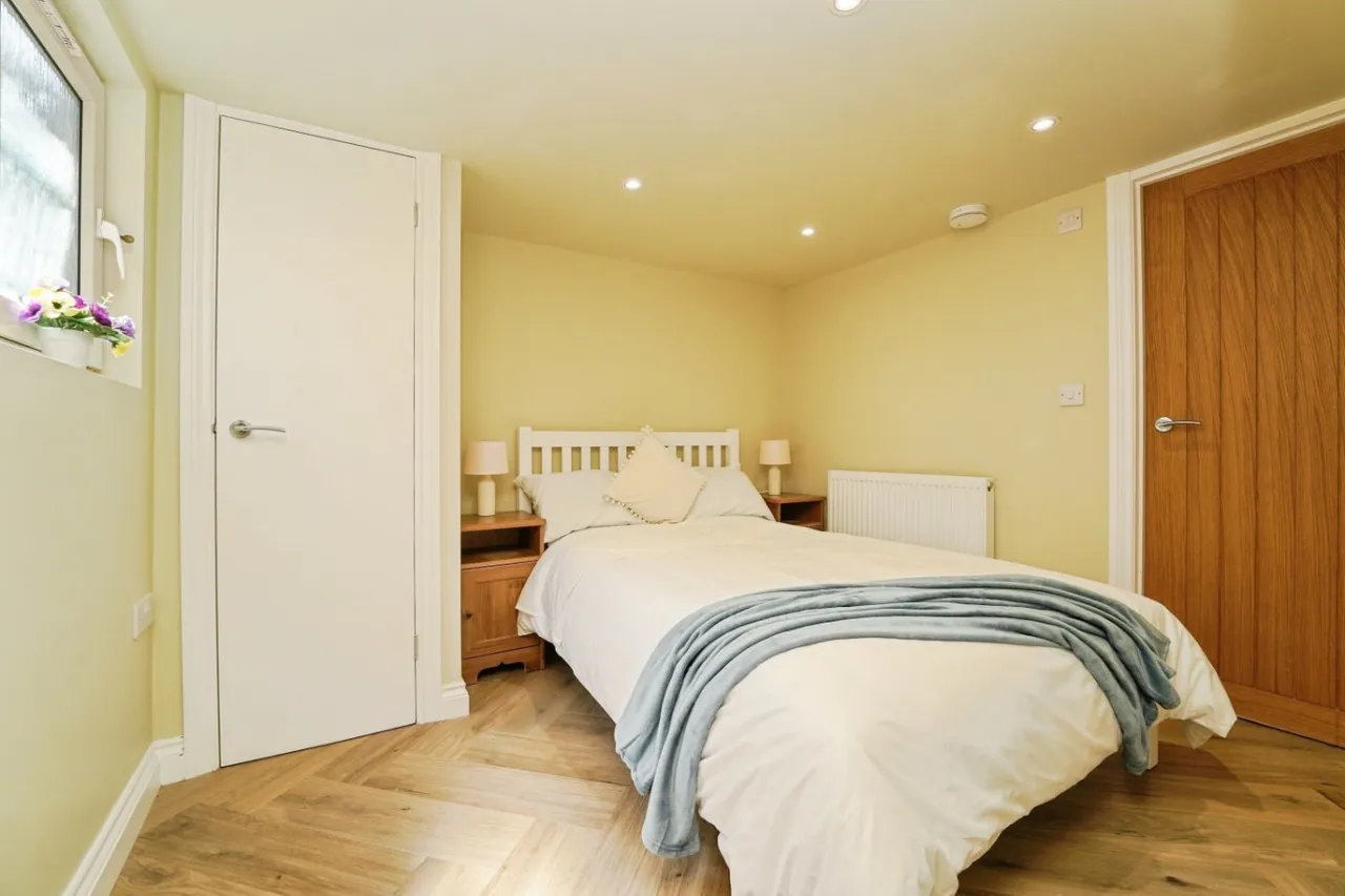 Normal Terrace, Cheltenham, Gloucestershire, GL50, photo 10