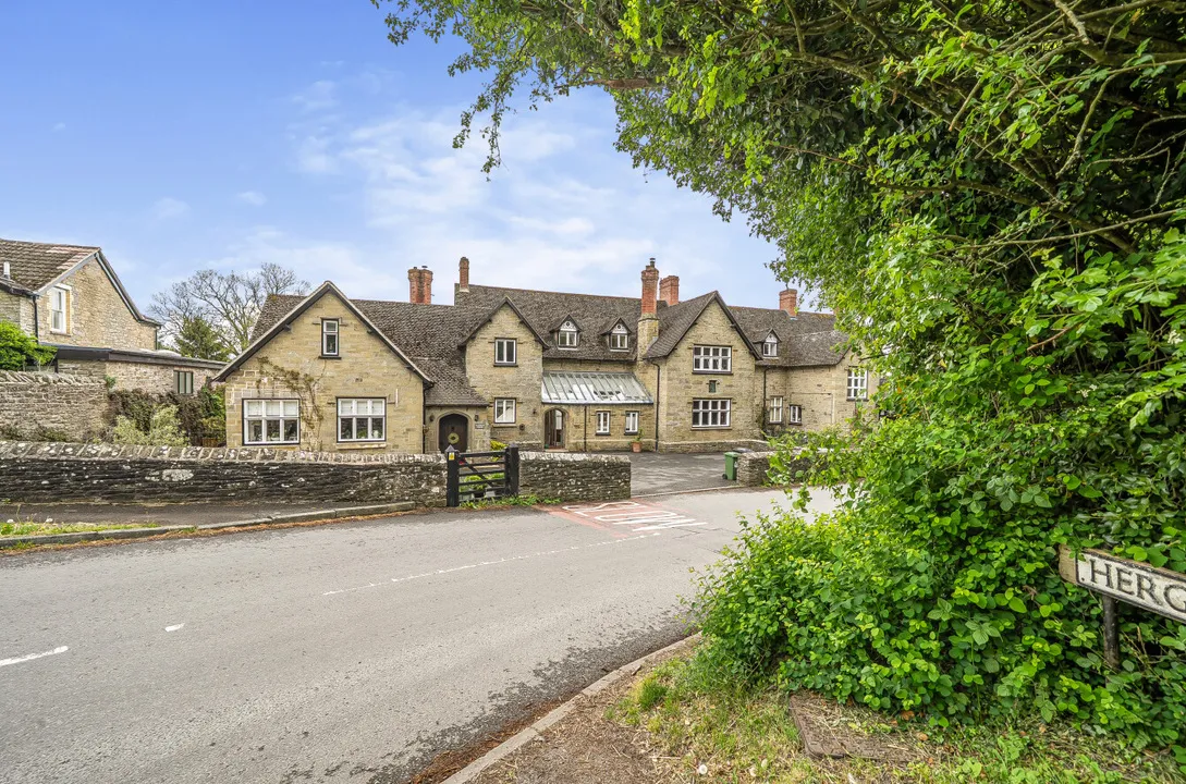 4 bed house for sale — Old School, Hergest Road, Kington, Herefordshire, HR5 3EL