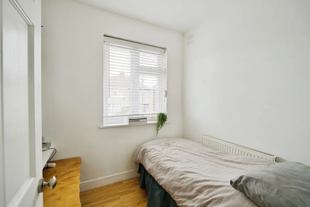 Lowshoe Lane, Collier Row, Havering, RM5, photo 17