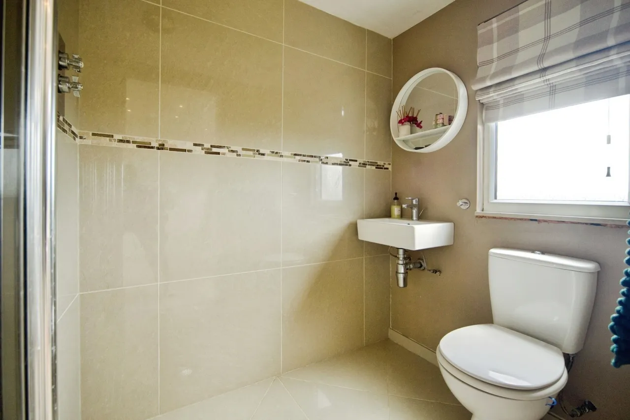 Lowshoe Lane, Collier Row, Havering, RM5, photo 14