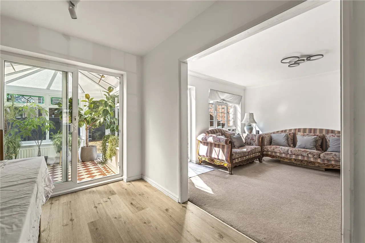 Birchwood Grove, Hampton, TW12 3DU, photo 4