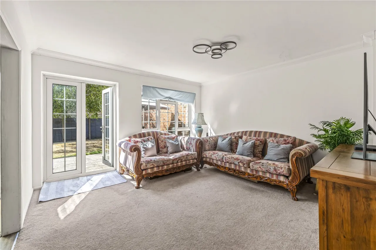 Birchwood Grove, Hampton, TW12 3DU, photo 3
