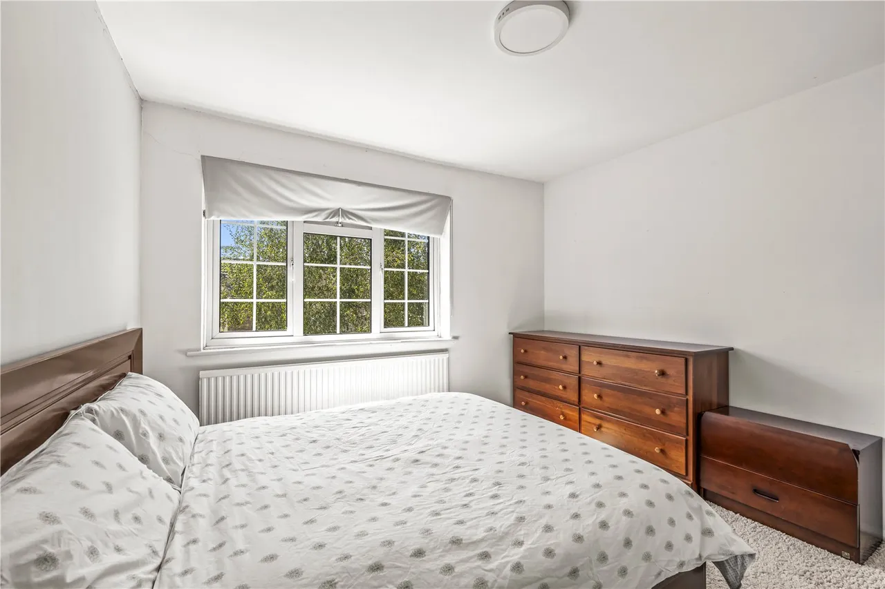 Birchwood Grove, Hampton, TW12 3DU, photo 9