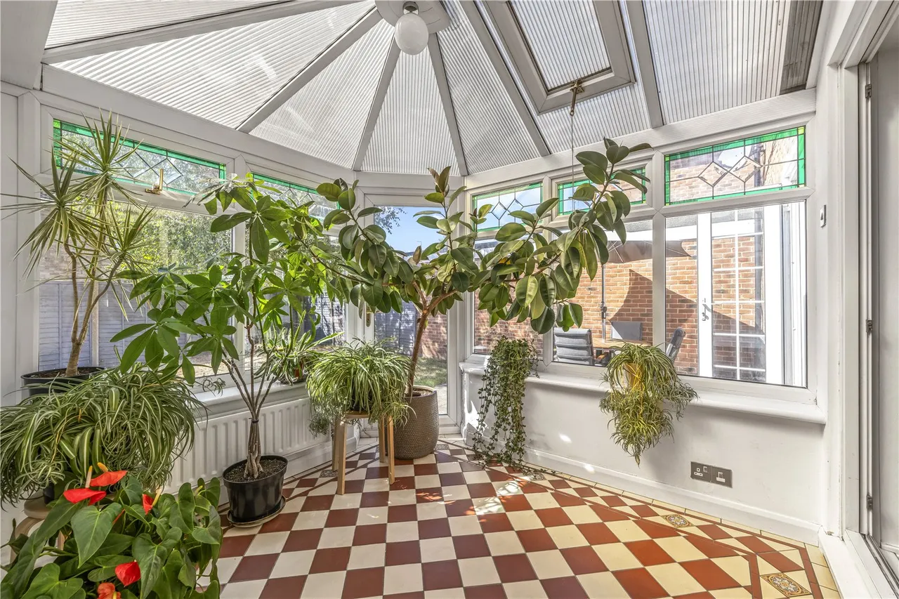Birchwood Grove, Hampton, TW12 3DU, photo 6