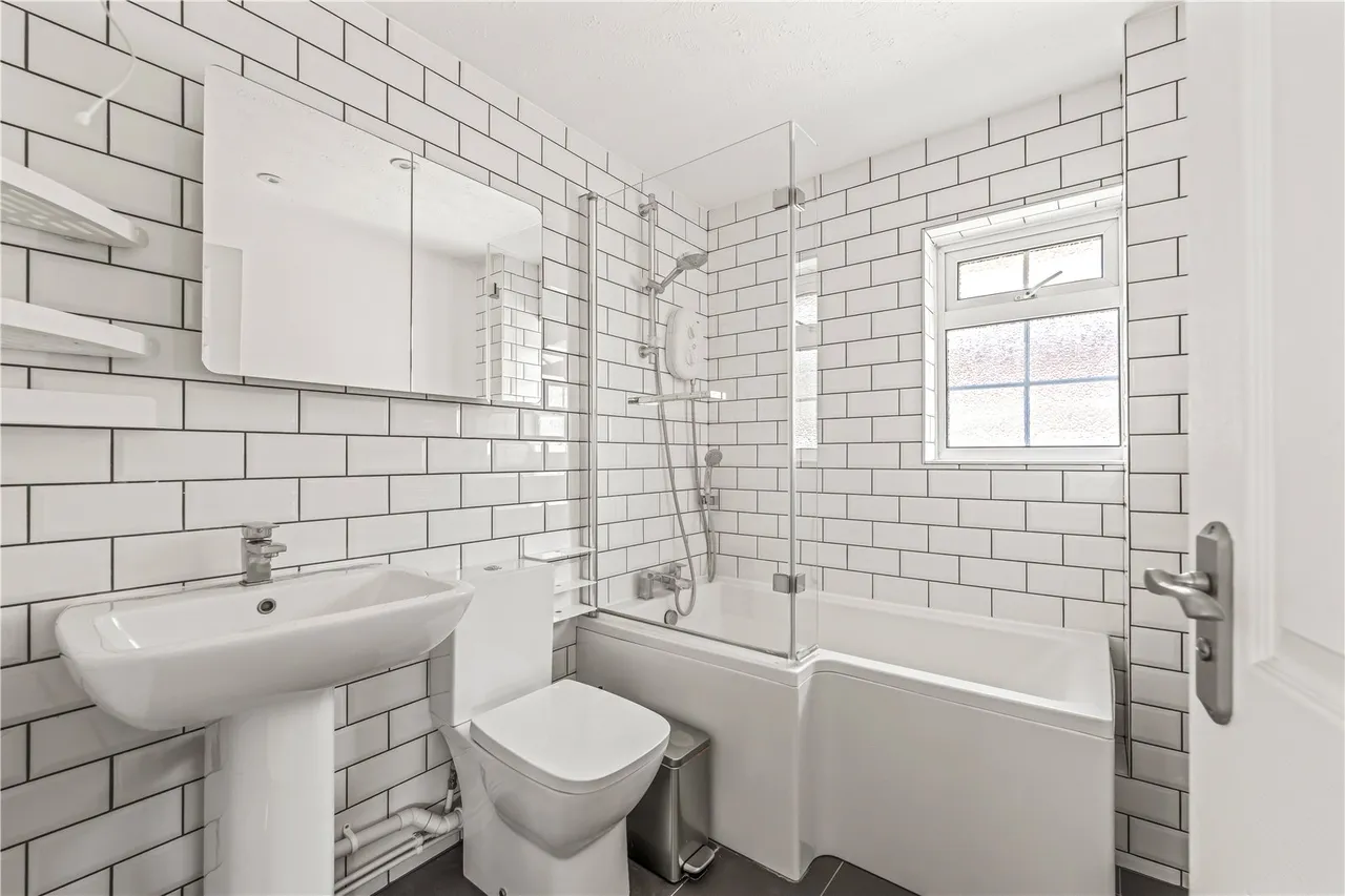 Birchwood Grove, Hampton, TW12 3DU, photo 10