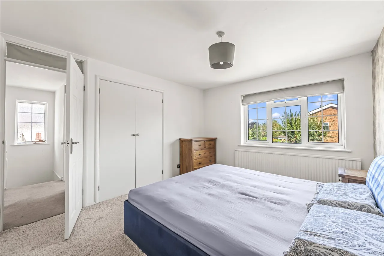 Birchwood Grove, Hampton, TW12 3DU, photo 12