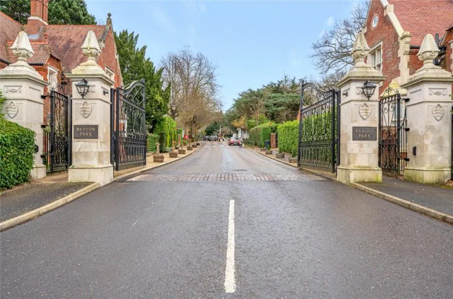 Regents Drive, Woodford Green, IG8, photo 14