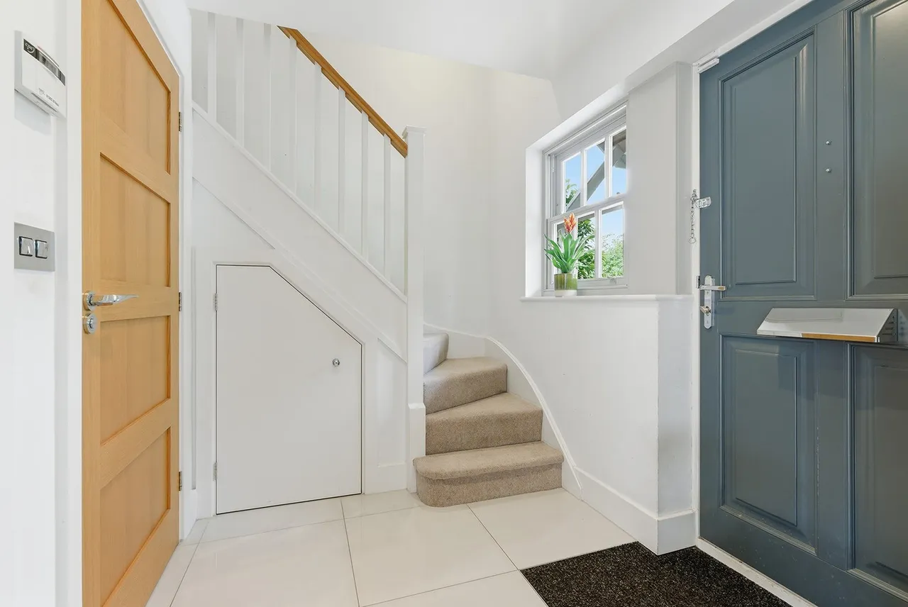The Mews, Windsor End, HP9, photo 9