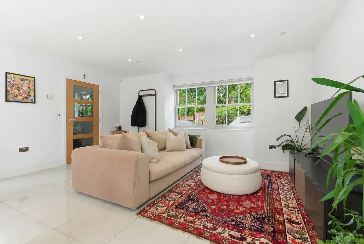 The Mews, Windsor End, HP9, photo 4