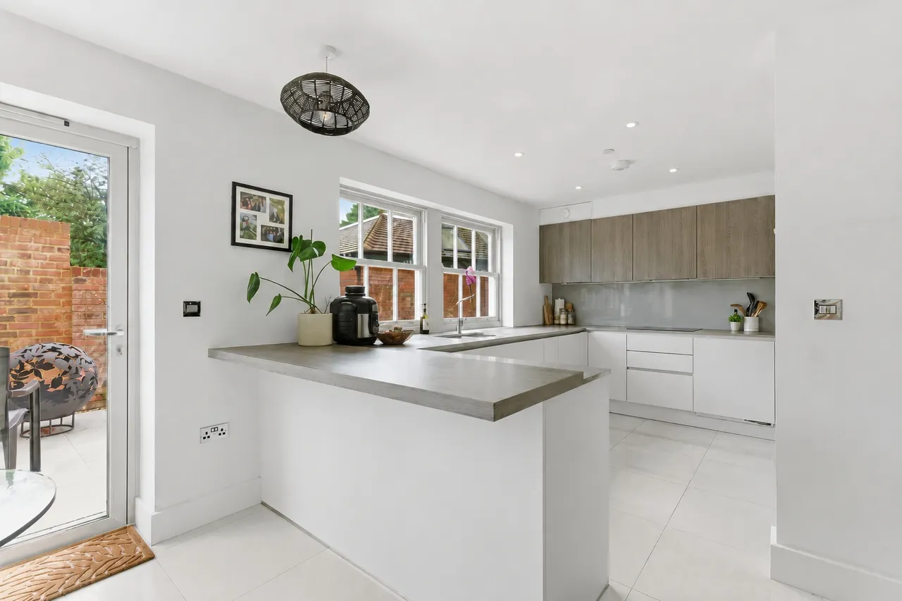 The Mews, Windsor End, HP9, photo 2