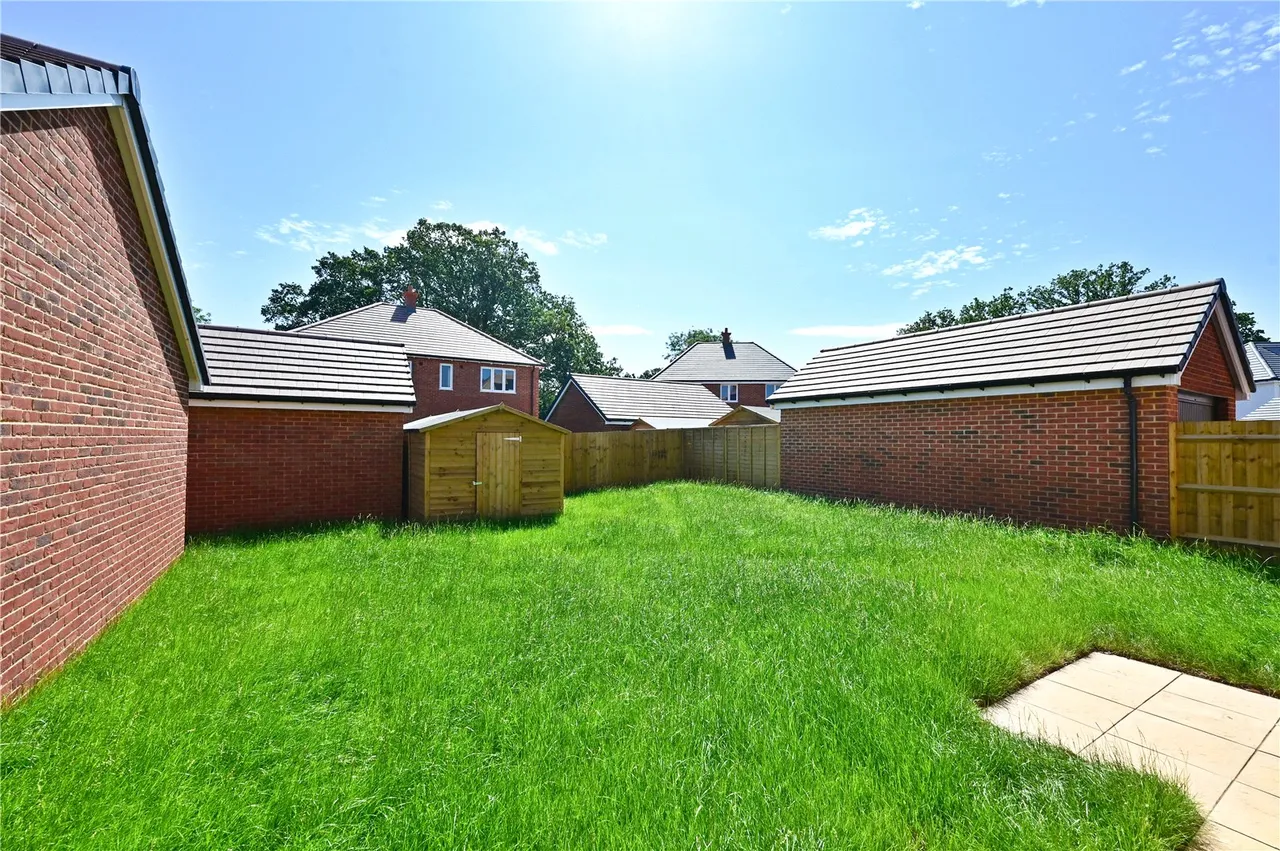 Equestrian Way, Ash Green, Guildford, Surrey, GU12 6UA, photo 10