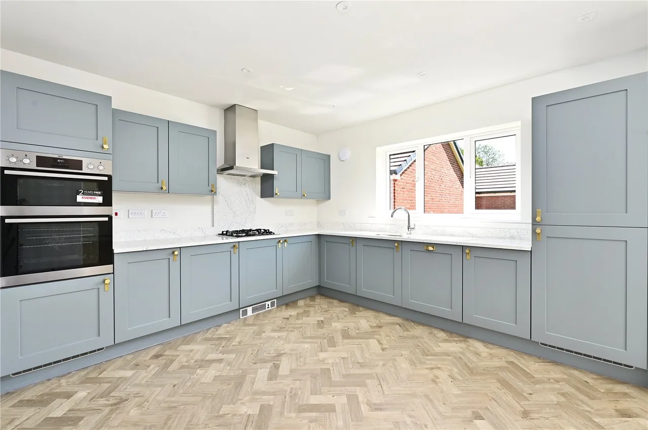 Equestrian Way, Ash Green, Guildford, Surrey, GU12 6UA, photo 5