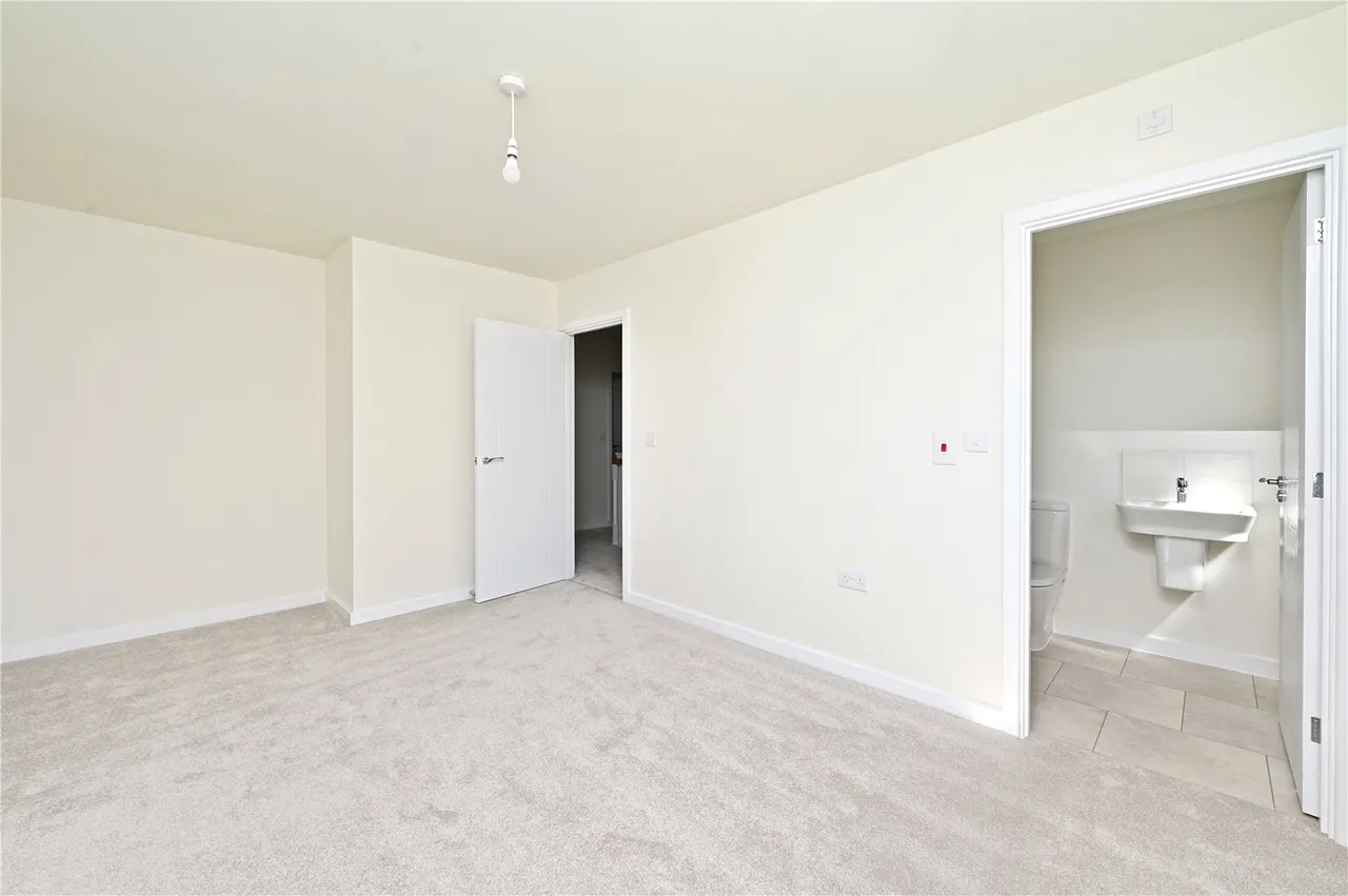 Equestrian Way, Ash Green, Guildford, Surrey, GU12 6UA, photo 13