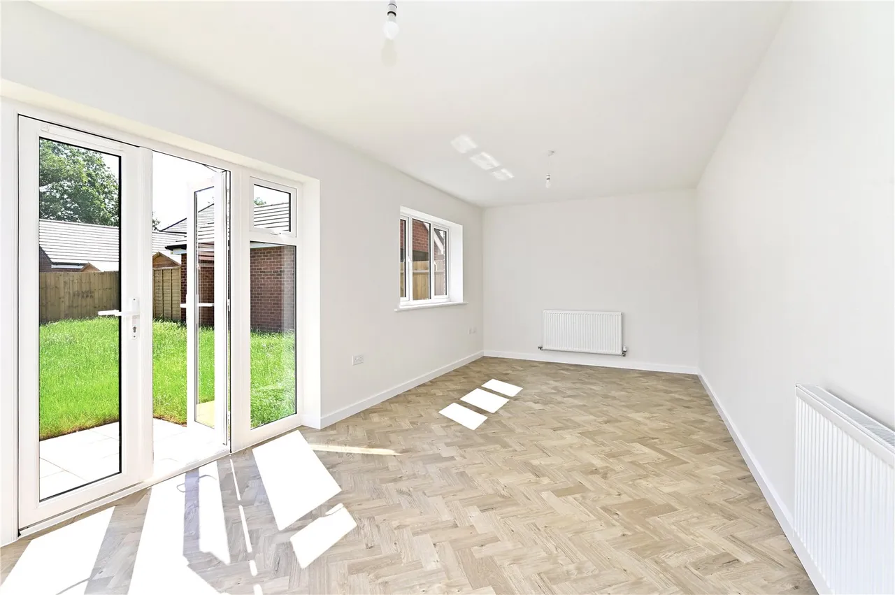 Equestrian Way, Ash Green, Guildford, Surrey, GU12 6UA, photo 3