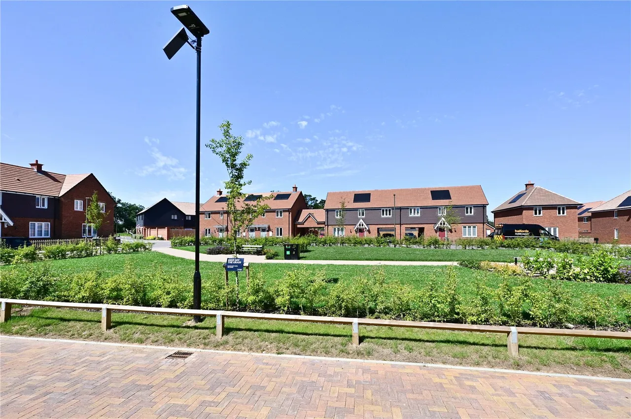 Equestrian Way, Ash Green, Guildford, Surrey, GU12 6UA, photo 19