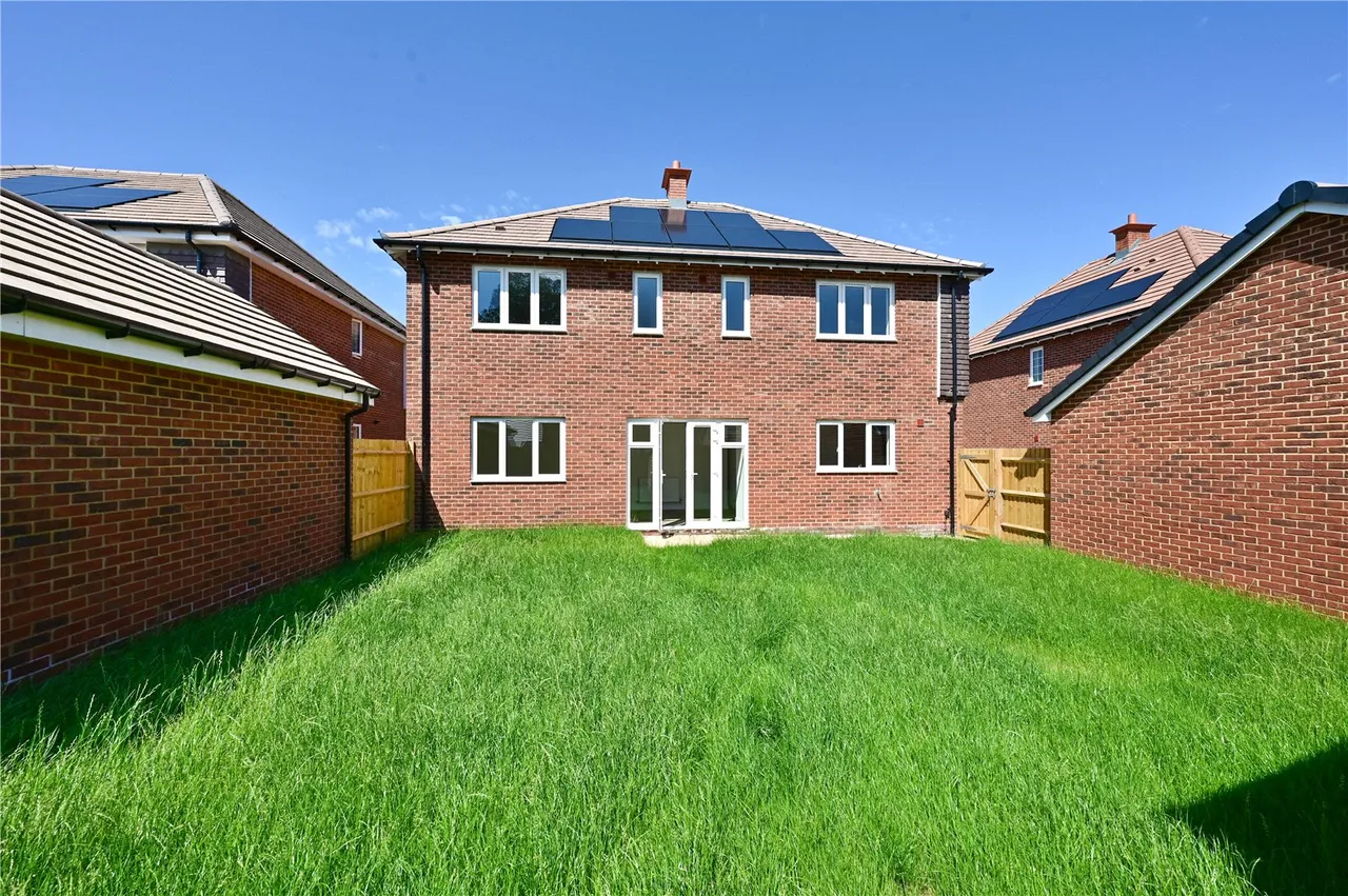 Equestrian Way, Ash Green, Guildford, Surrey, GU12 6UA, photo 18
