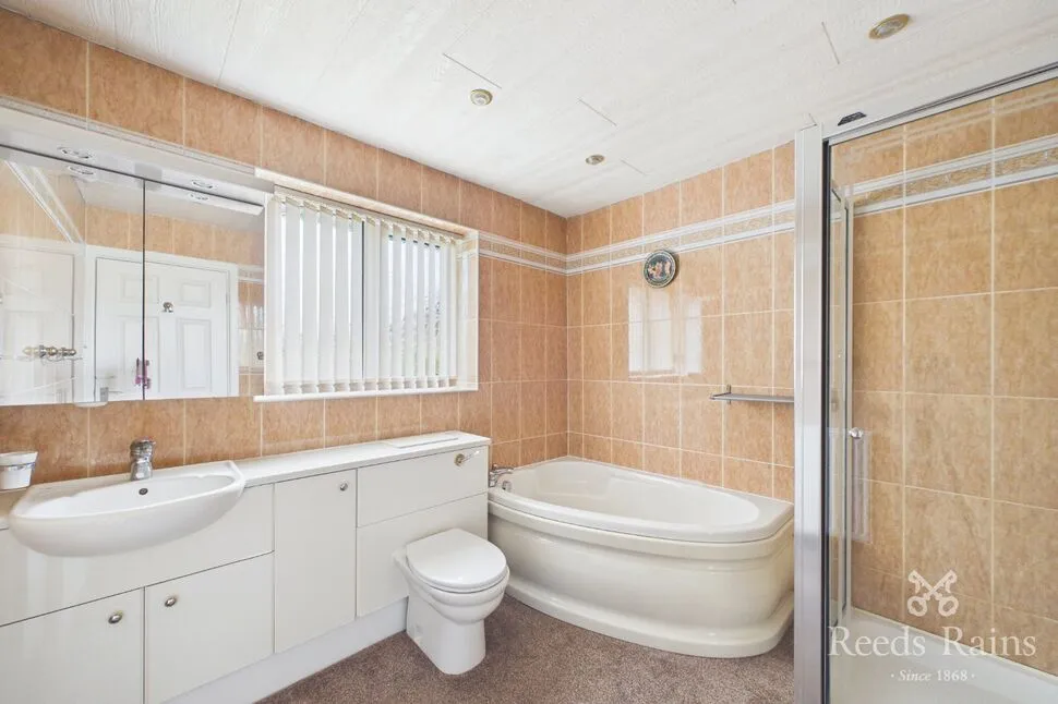 Northfield Lane, Horbury, West Yorkshire, WF4, photo 4