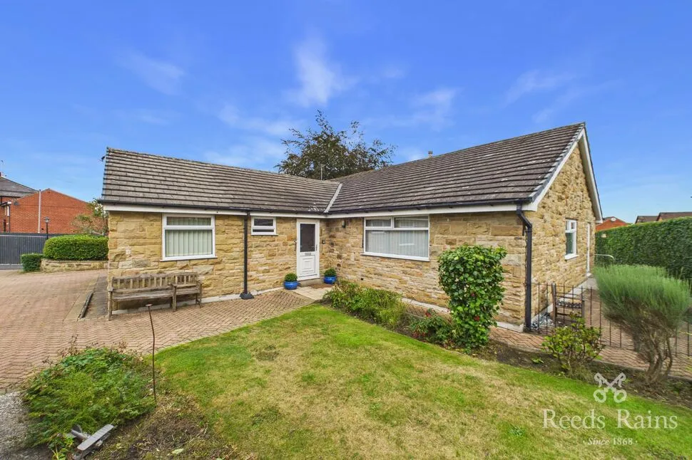 3 bed house for sale — Northfield Lane, Horbury, West Yorkshire, WF4