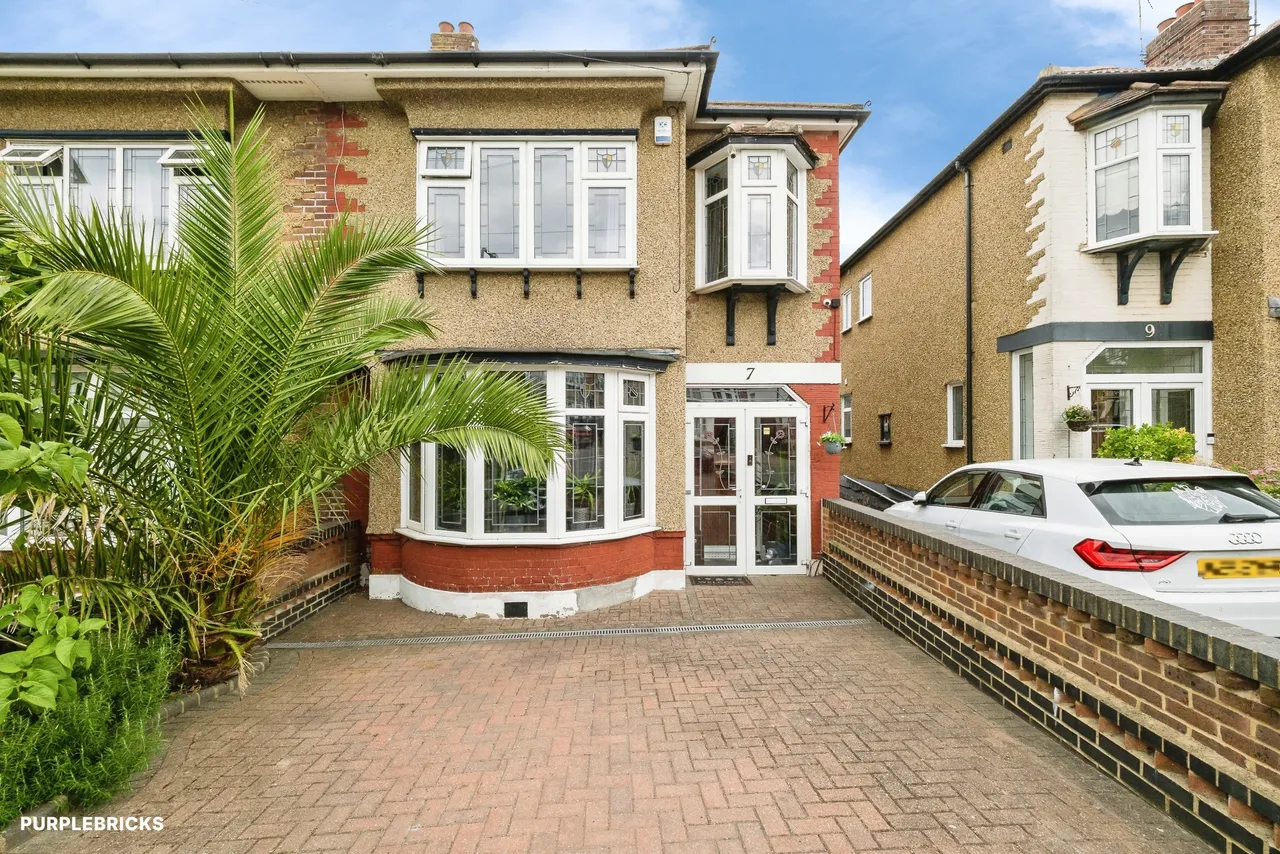 3 bed house for sale, Katherine Gardens, Ilford, IG6