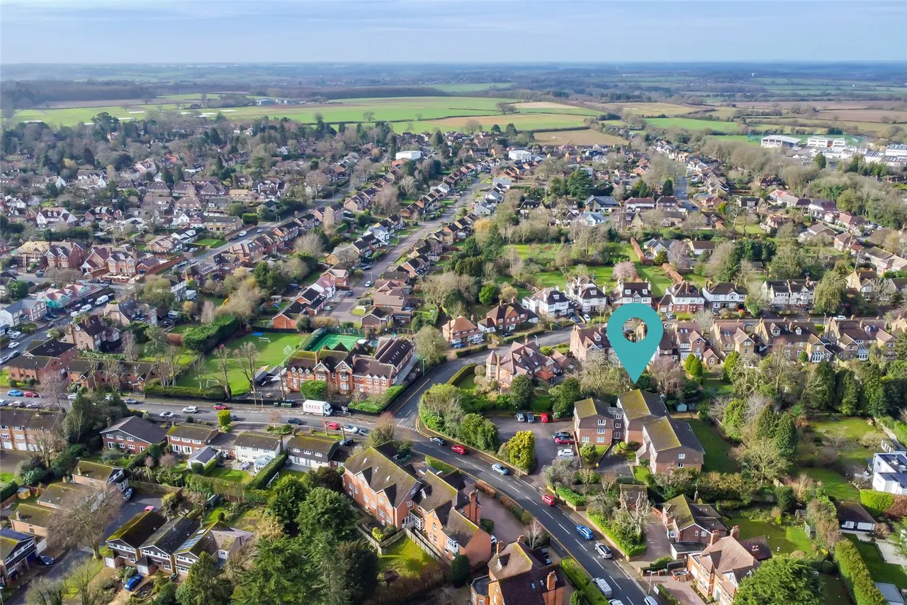Douglas Road, Harpenden, Hertfordshire, AL5 2HW, photo 12