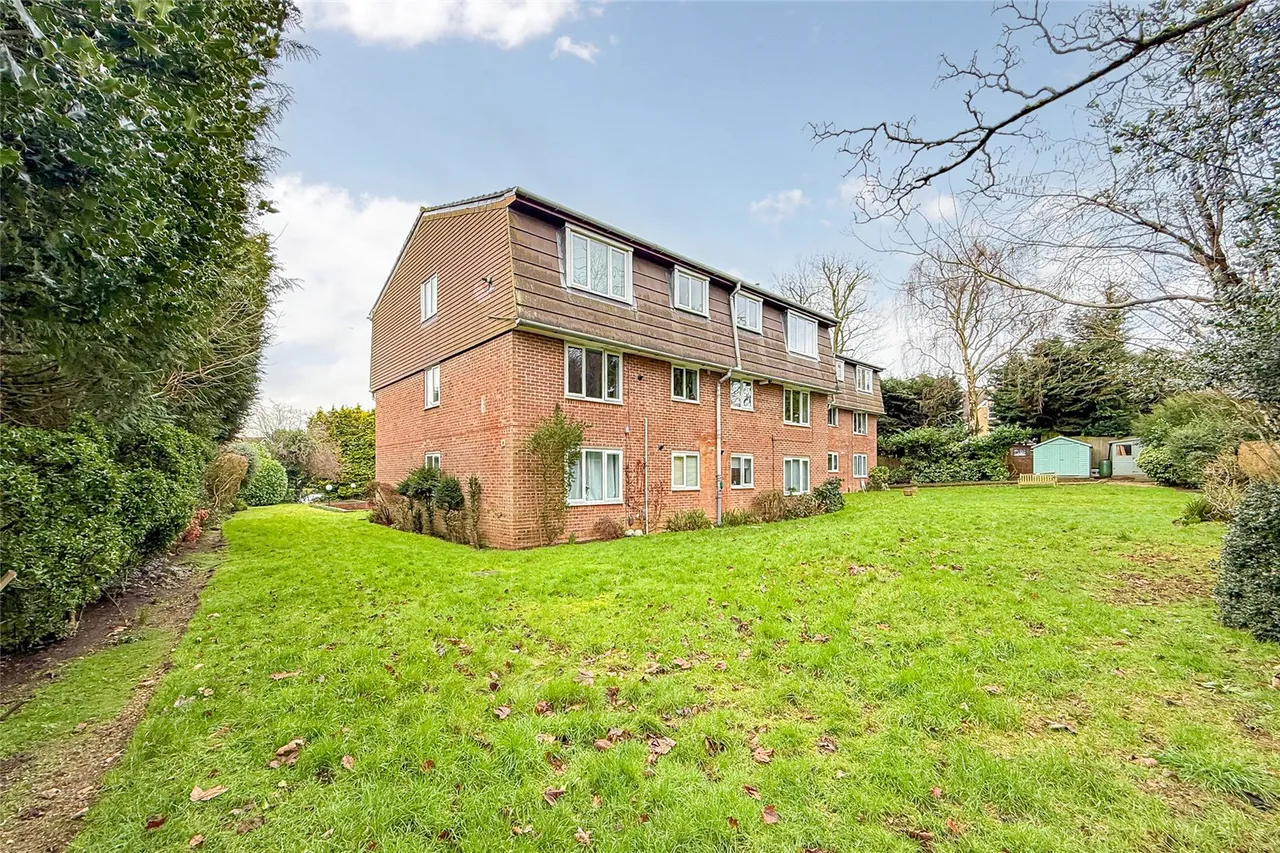 Douglas Road, Harpenden, Hertfordshire, AL5 2HW, photo 9