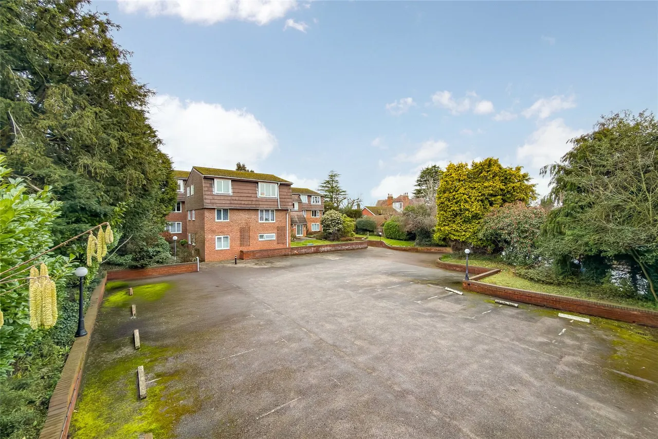 Douglas Road, Harpenden, Hertfordshire, AL5 2HW, photo 10