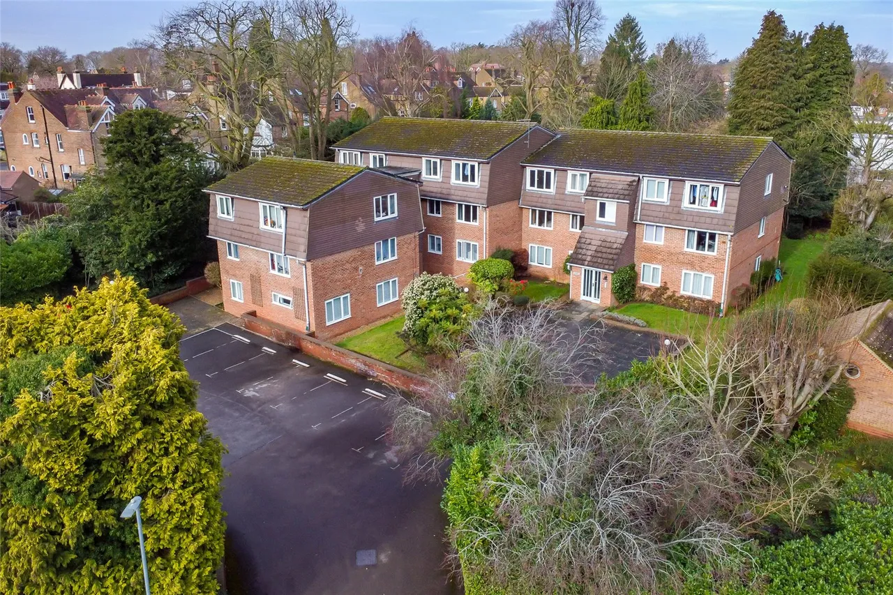 Douglas Road, Harpenden, Hertfordshire, AL5 2HW, photo 11