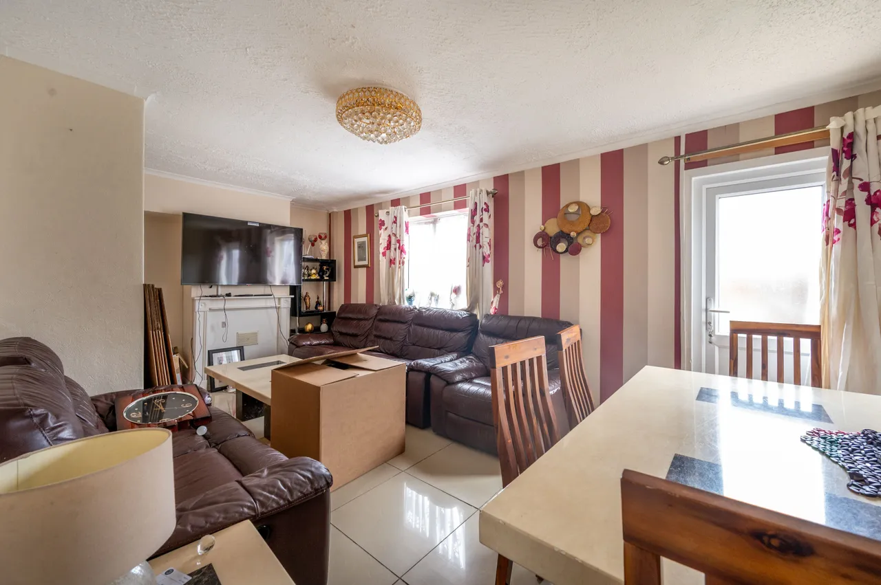 3 bed house for sale — 81 Palmer Road, London