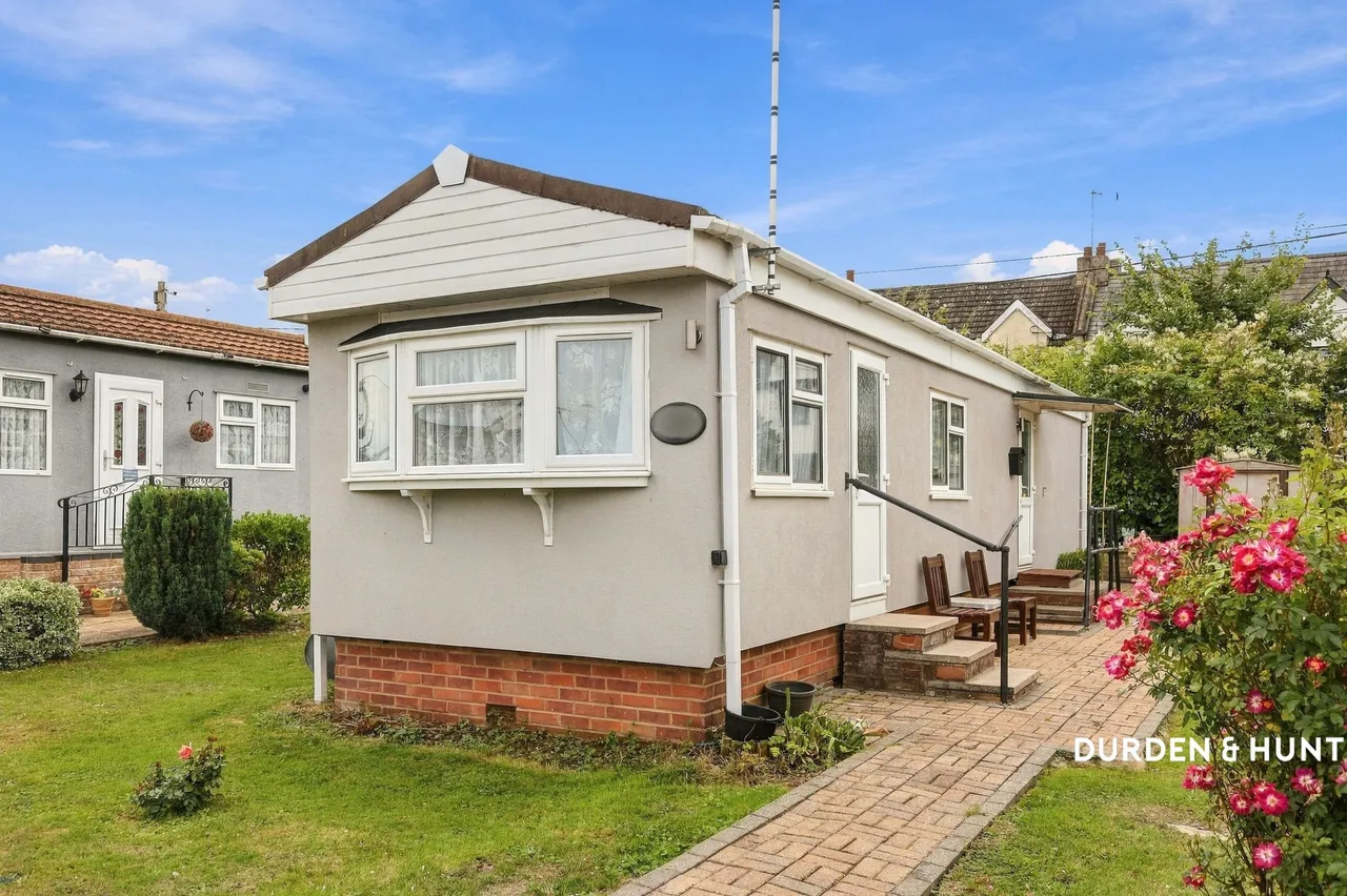 1 bed house for sale, Tower Park, Hullbridge, SS5
