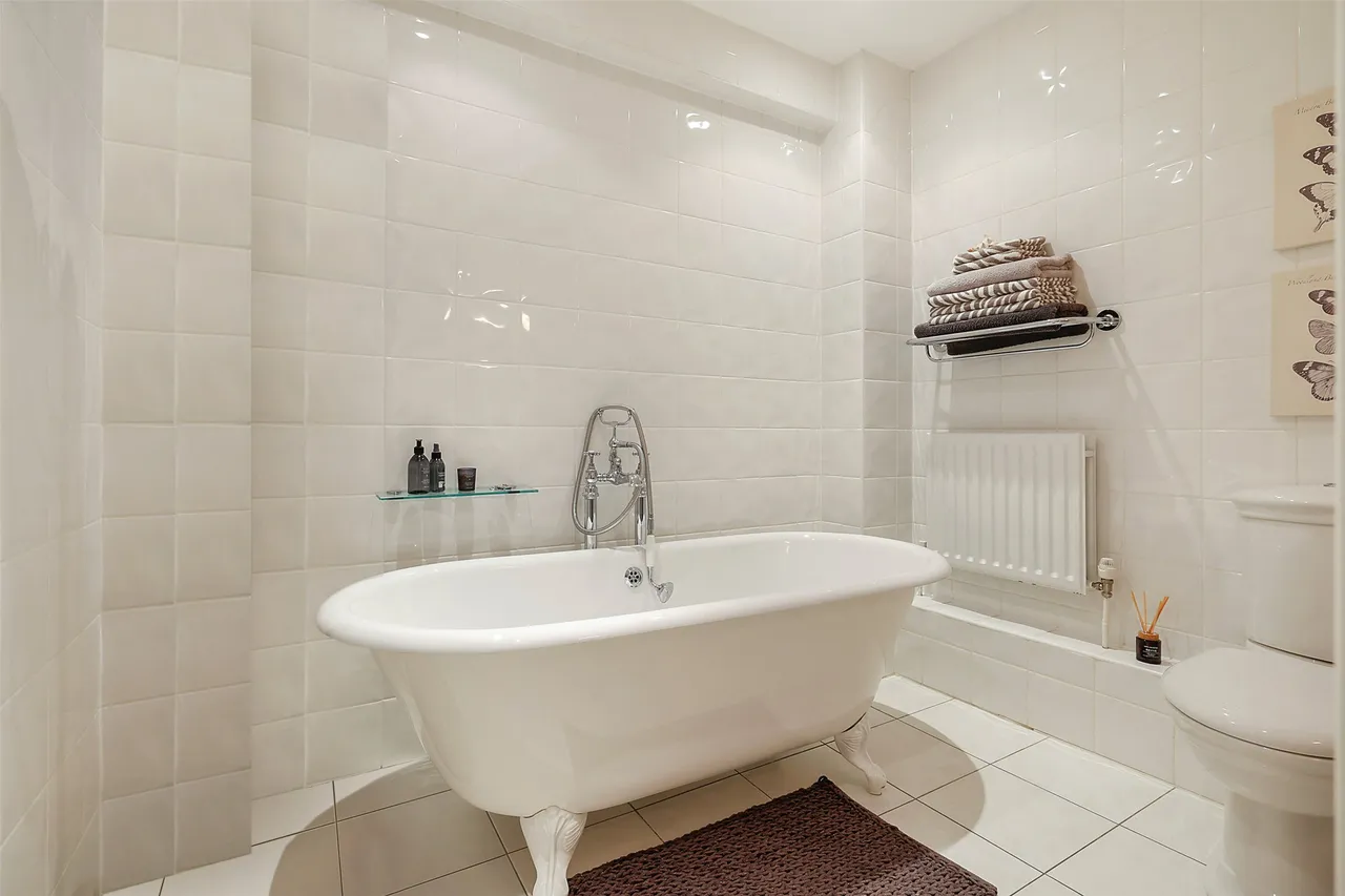 High Street, Nutfield, RH1, photo 5