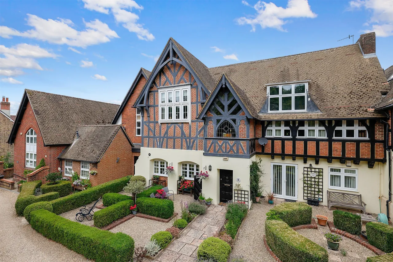 3 bed property for sale, High Street, Nutfield, RH1