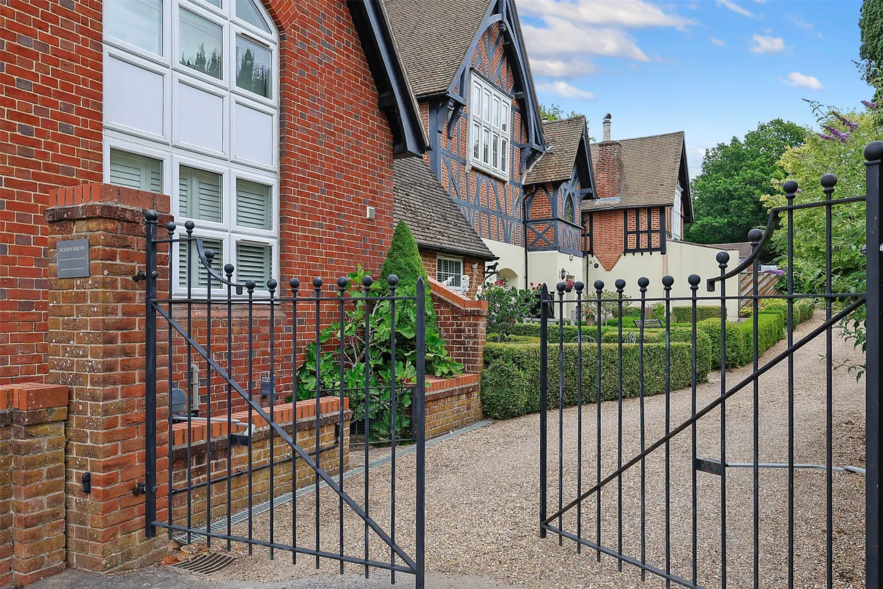 High Street, Nutfield, RH1, photo 7