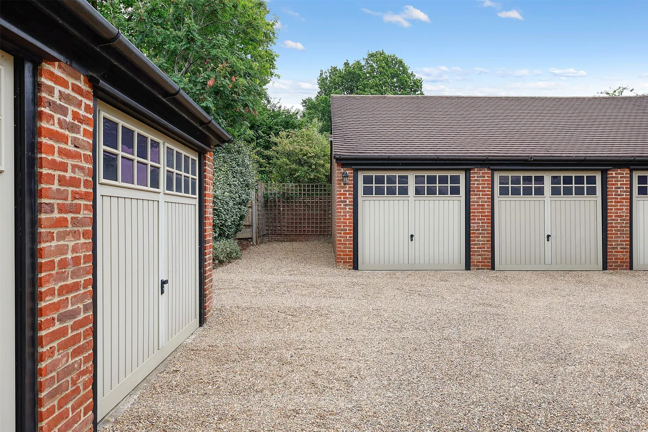 High Street, Nutfield, RH1, photo 18