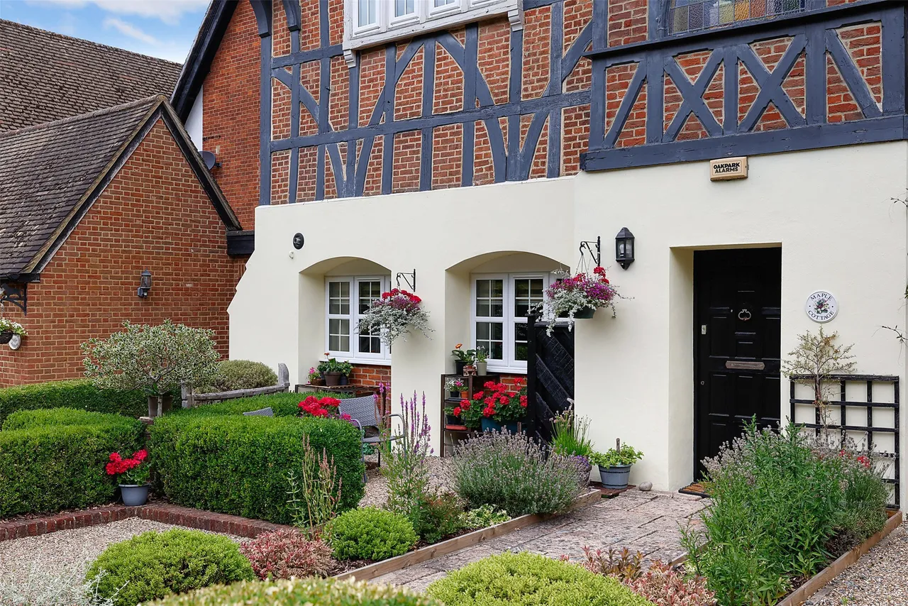 High Street, Nutfield, RH1, photo 11