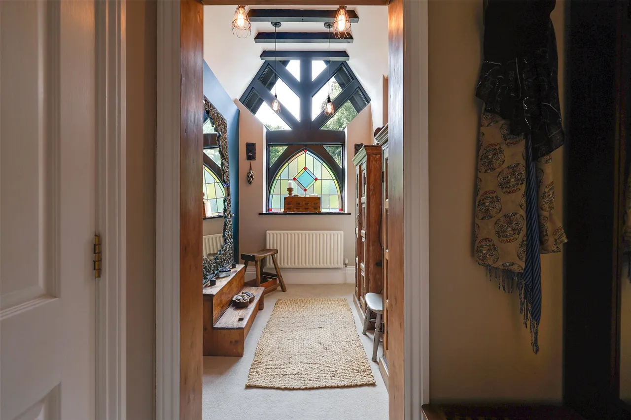 High Street, Nutfield, RH1, photo 8
