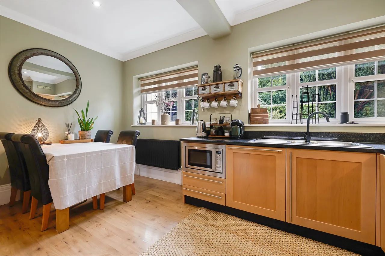 High Street, Nutfield, RH1, photo 13