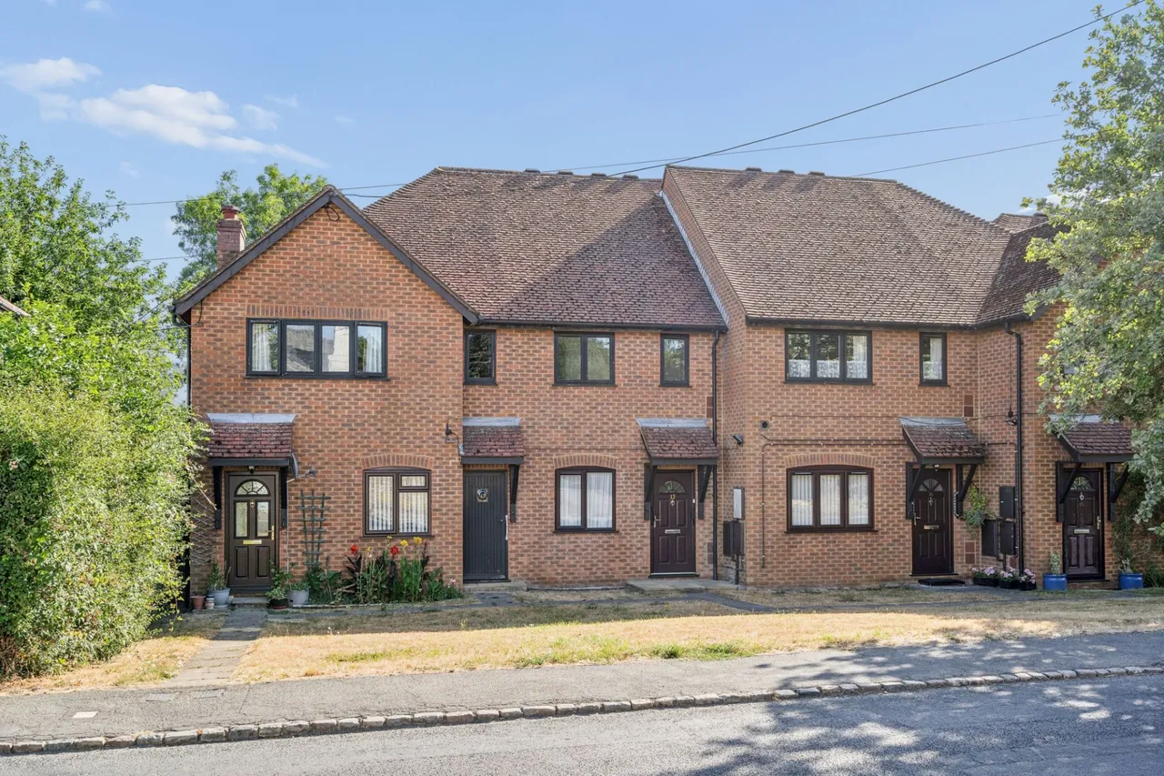 1 bed flat for sale, Main Road, Naphill, HP14