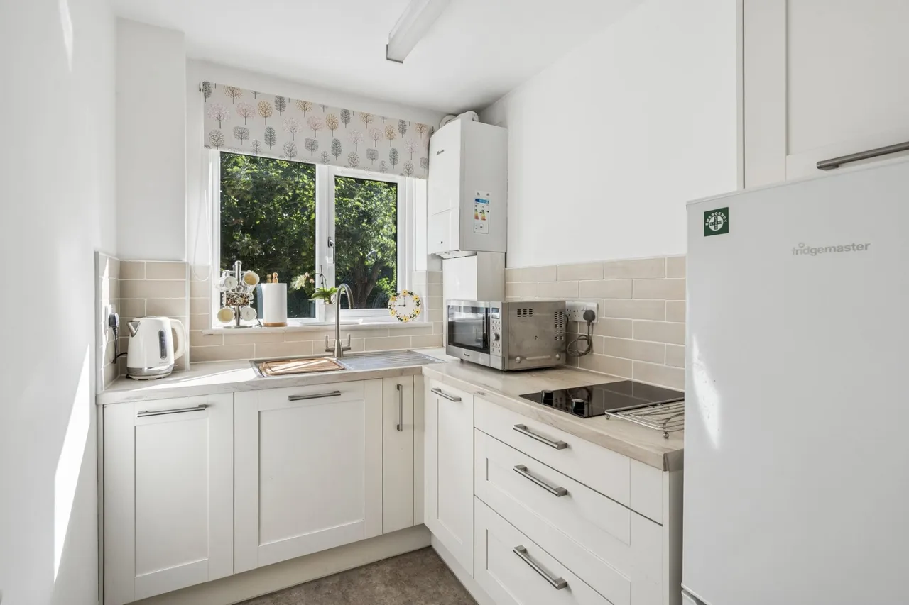 Main Road, Naphill, HP14, photo 5