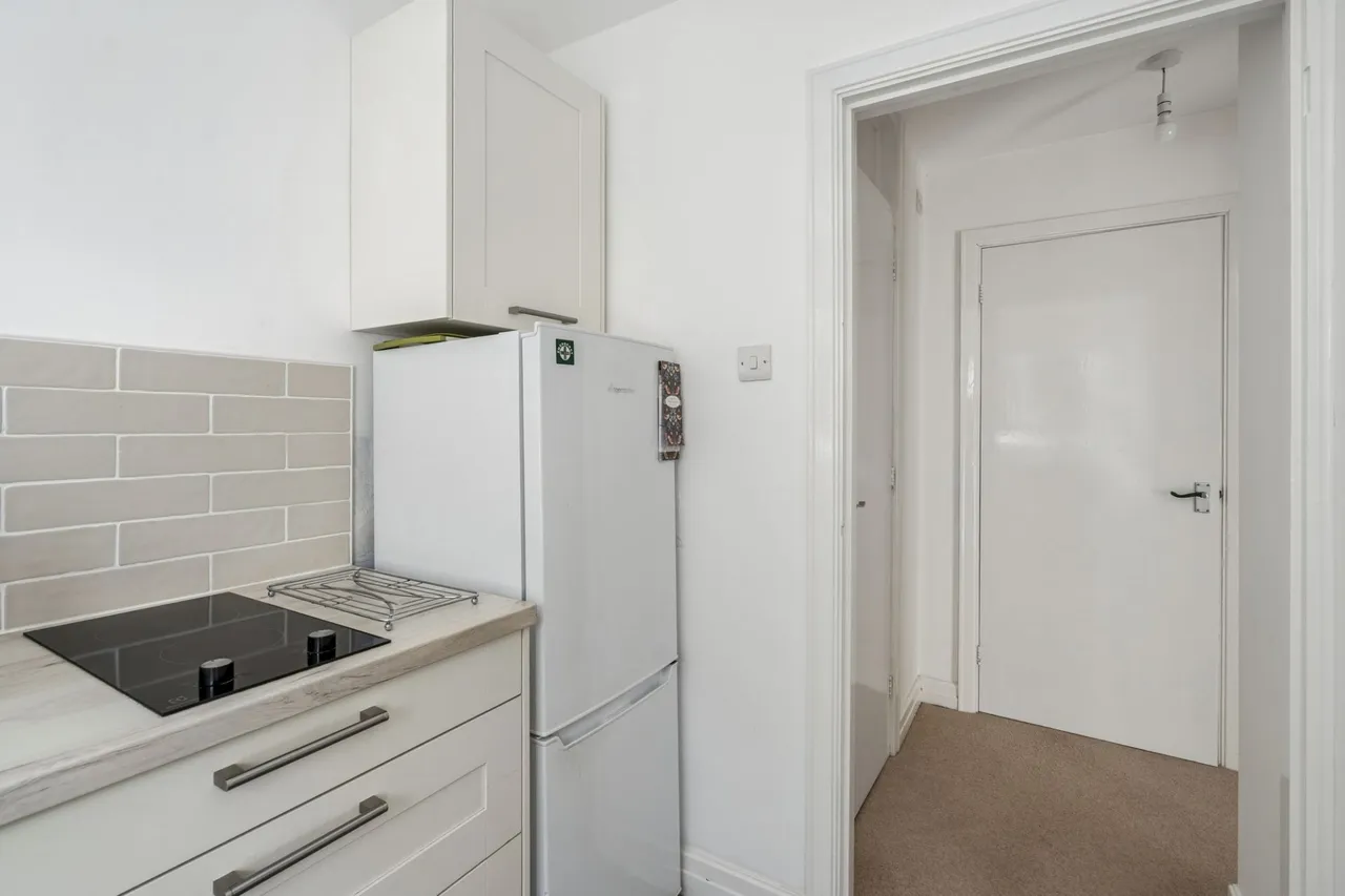 Main Road, Naphill, HP14, photo 7
