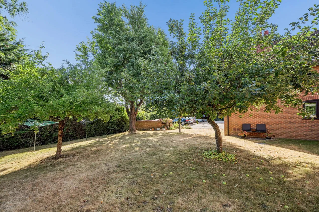 Main Road, Naphill, HP14, photo 13