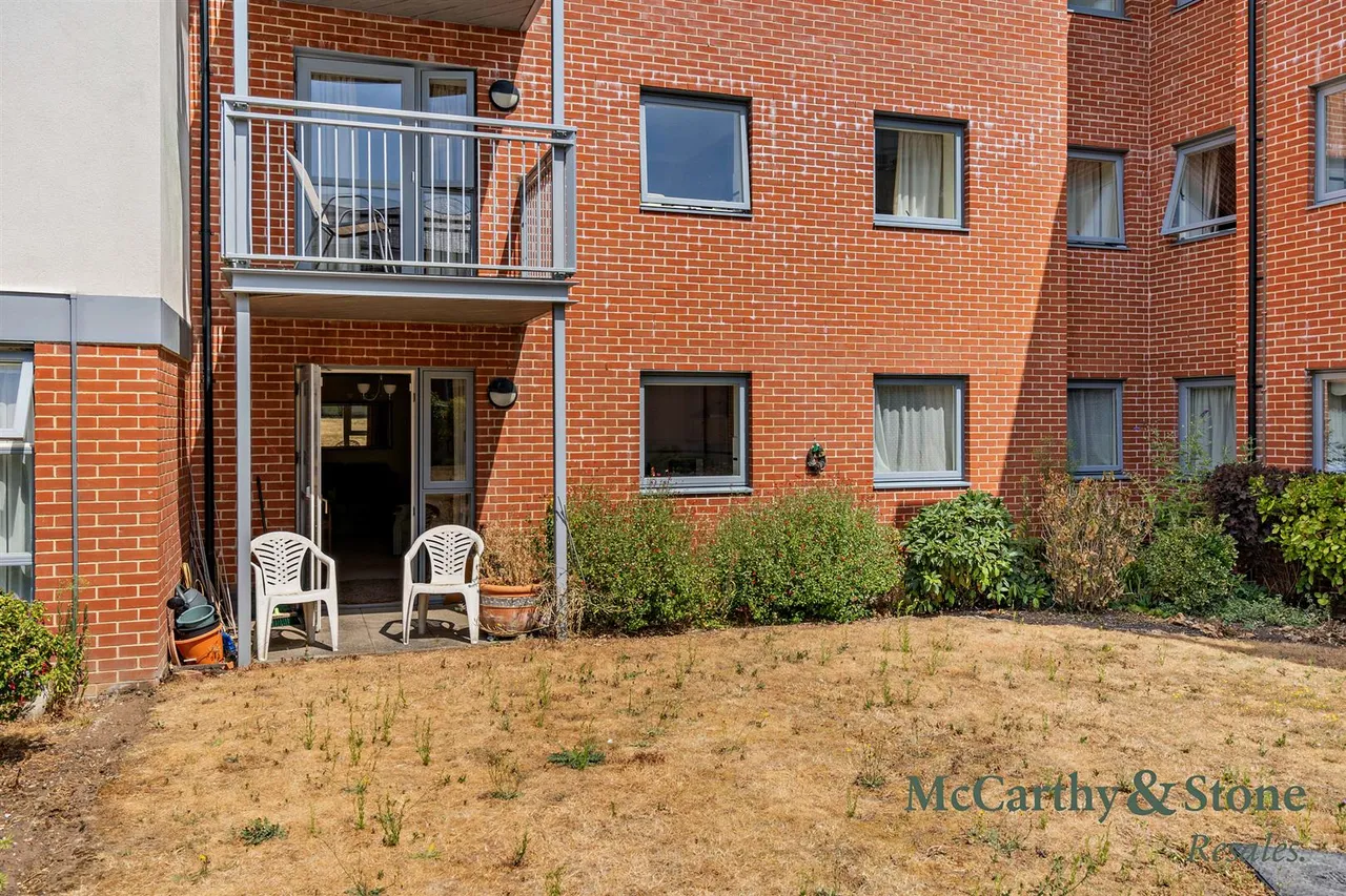 2 bed flat for sale, New Road, Basingstoke, RG21
