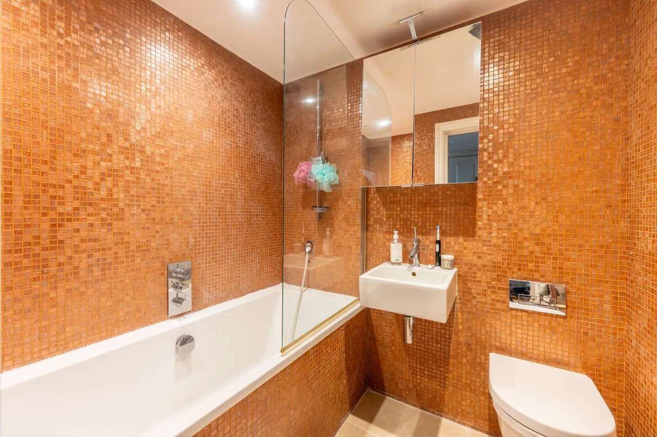 Flat 3, 172 Holland Park Avenue, London, photo 9