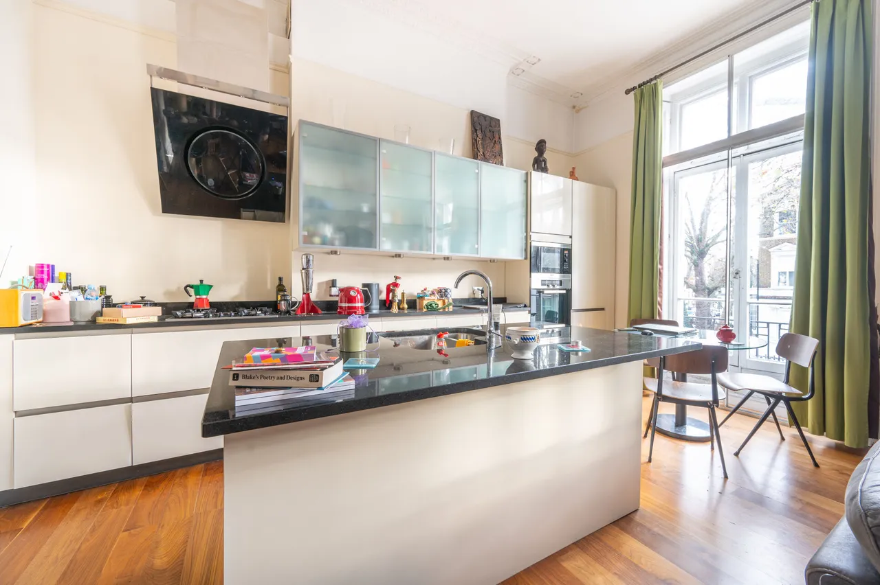Flat 3, 172 Holland Park Avenue, London, photo 6