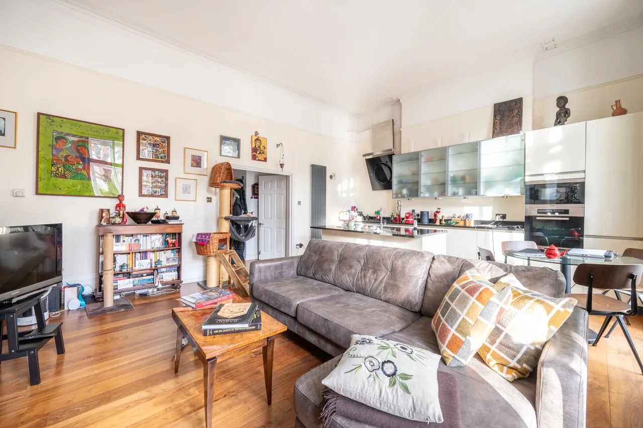 Flat 3, 172 Holland Park Avenue, London, photo 7