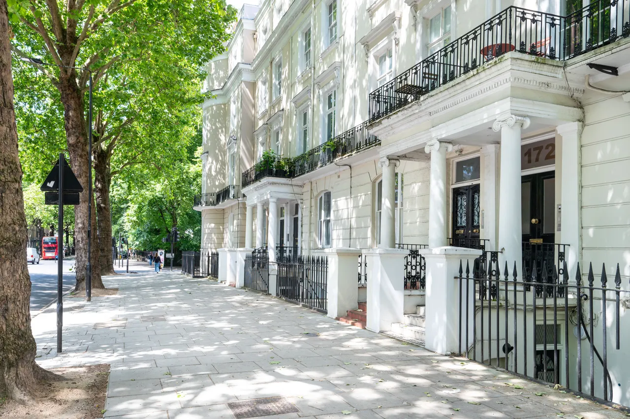 Flat 3, 172 Holland Park Avenue, London, photo 11