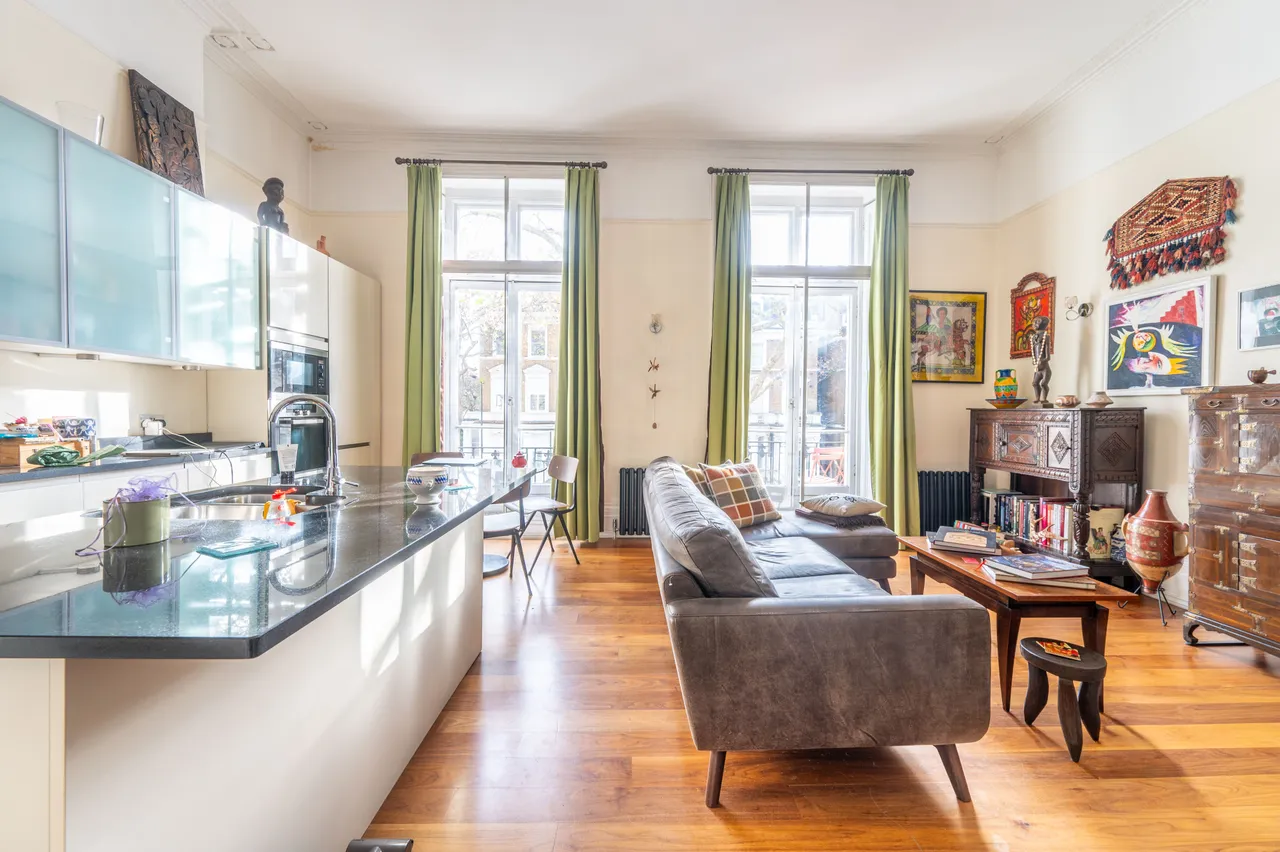 Flat 3, 172 Holland Park Avenue, London, photo 3