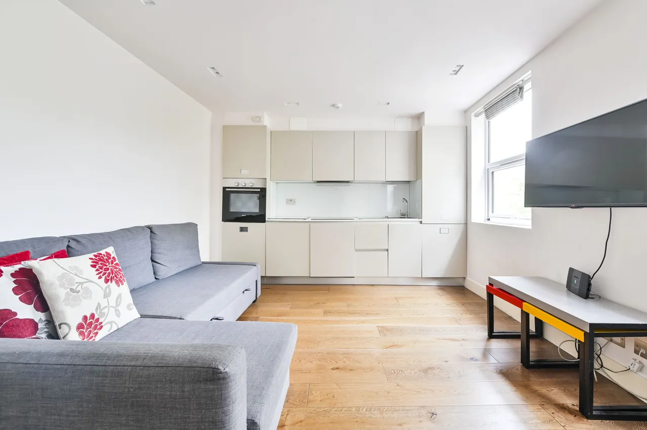 Flat 1, 224 Uxbridge Road, London, photo 10